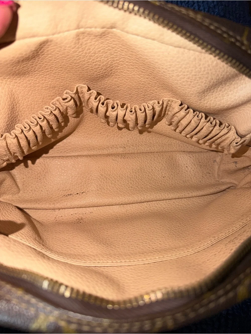 LOUIS VUITTON Trousse 23 Cosmetic Toiletry Bag/Pouch in Classic Monogram Canvas!